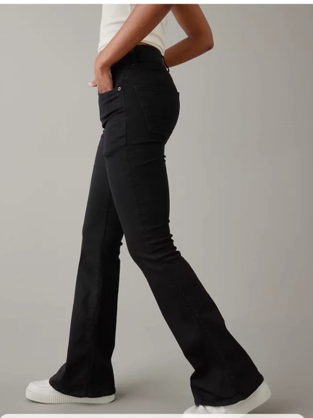 American Eagle women’s Super High Rise Flare Jeans in Black  Size 4 Short